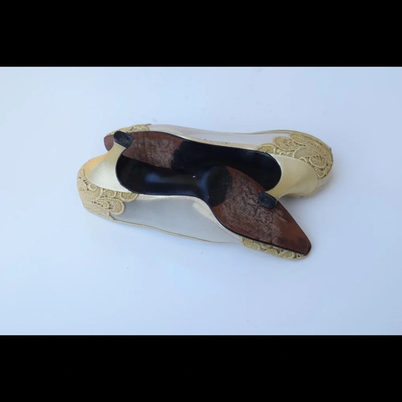 Stuart Weitzman lace pumps - Picture 8 of 8